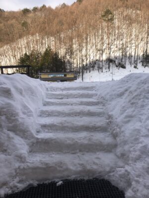 雪(氷？)の階段