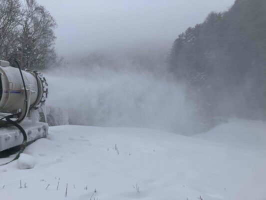 降雪作業継続中