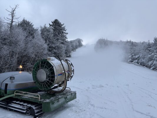 スカイコース降雪作業開始