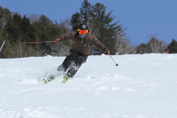 安全に春スキーを
